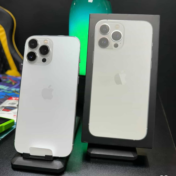 iPhone 13 Pro Max ou 4000$ no pix 