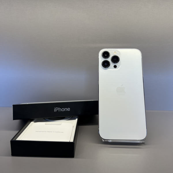 iPhone 13 Pro Max ou 4000$ no pix 